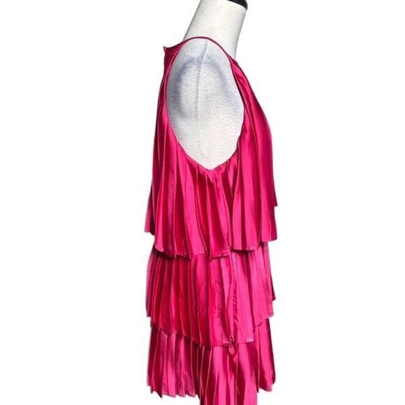 Strut & Bolt Silky Pleated Tiered Summer Dress Size M Barbie Pink - Picture 2 of 5